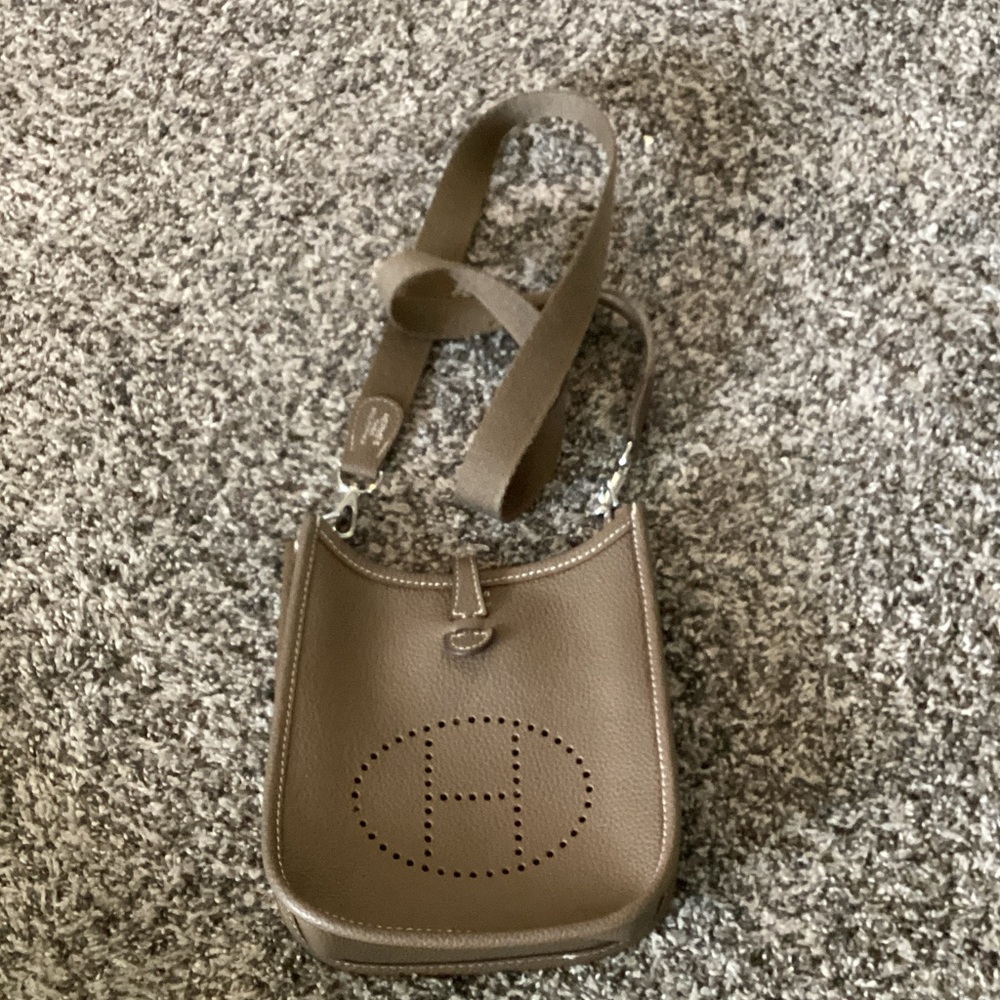 Elegant Leather Shoulder Bag